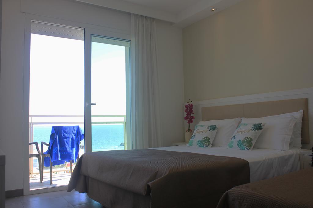 Hotel Augustus- Davanti A Noi C'E Solo Il Mare Misano Adriatico Ngoại thất bức ảnh